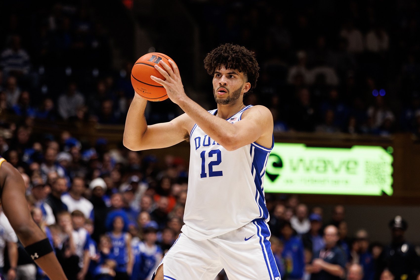 开云-老K教练：卡梅隆·布泽尔在同龄人中遥遥领先 很聪明能抢板会传球