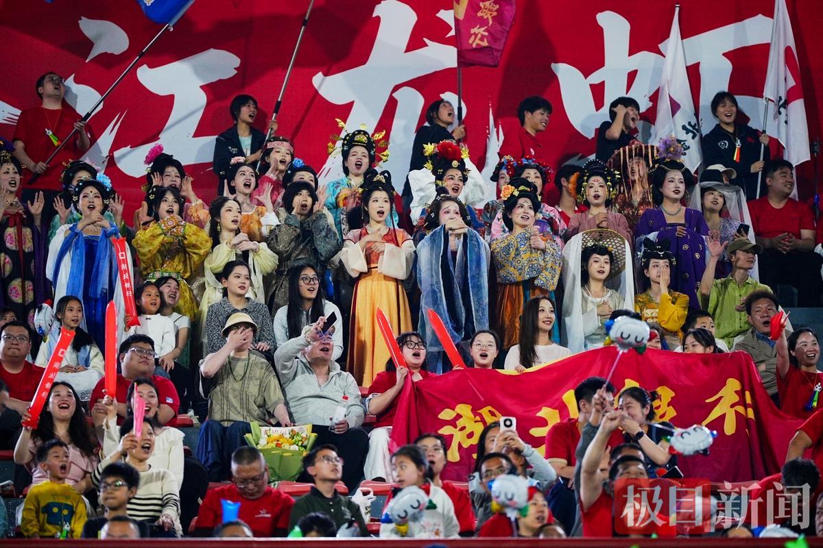kaiyun-潜江赛场内外皆精彩：来看一场球，爱上一座城
